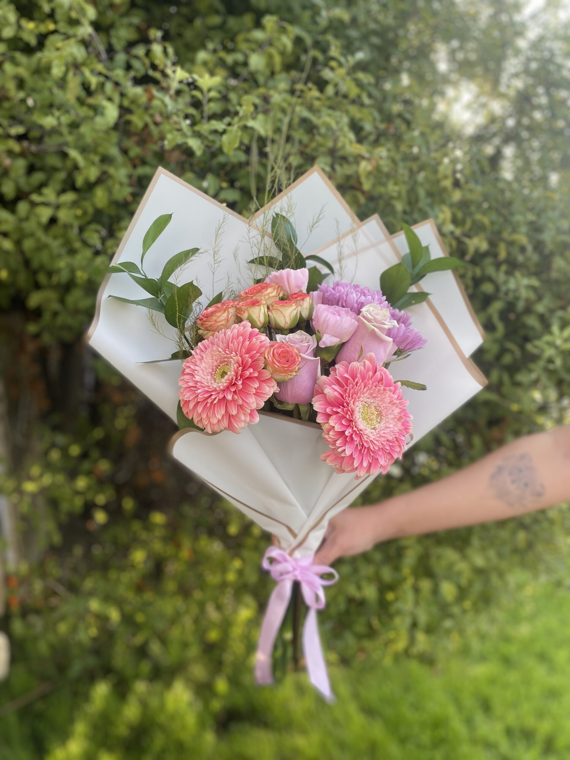 Ramo de Flores Mixtas Deluxe - Imagen 4