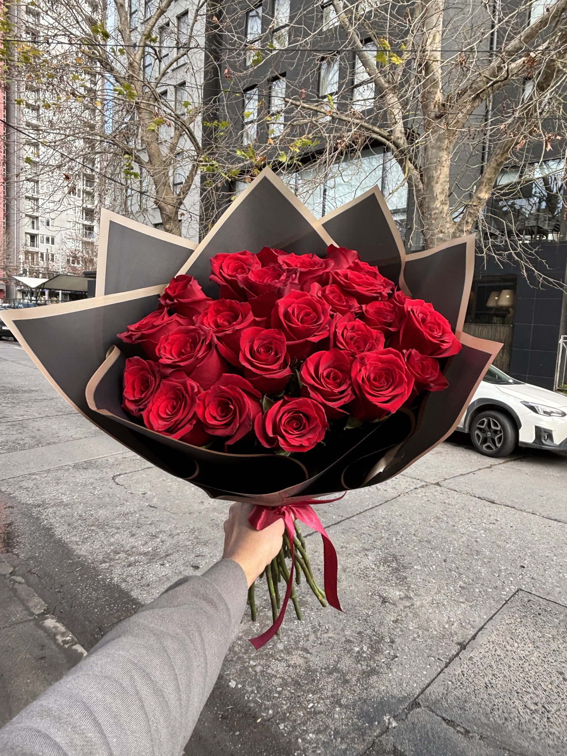Bouquet Exclusivo 25 Rosas Rojas - Imagen 2