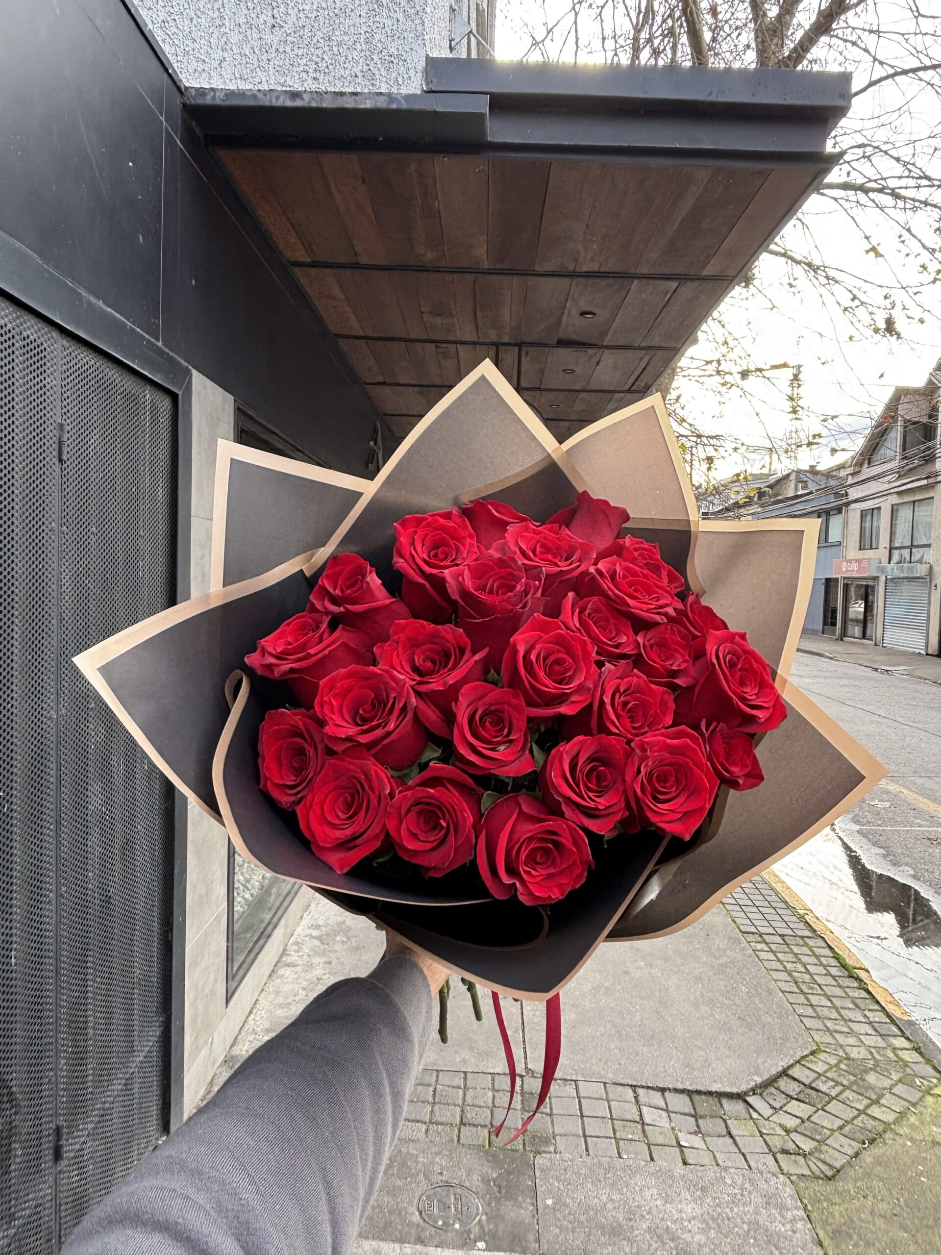 Bouquet Exclusivo 25 Rosas Rojas - Imagen 4