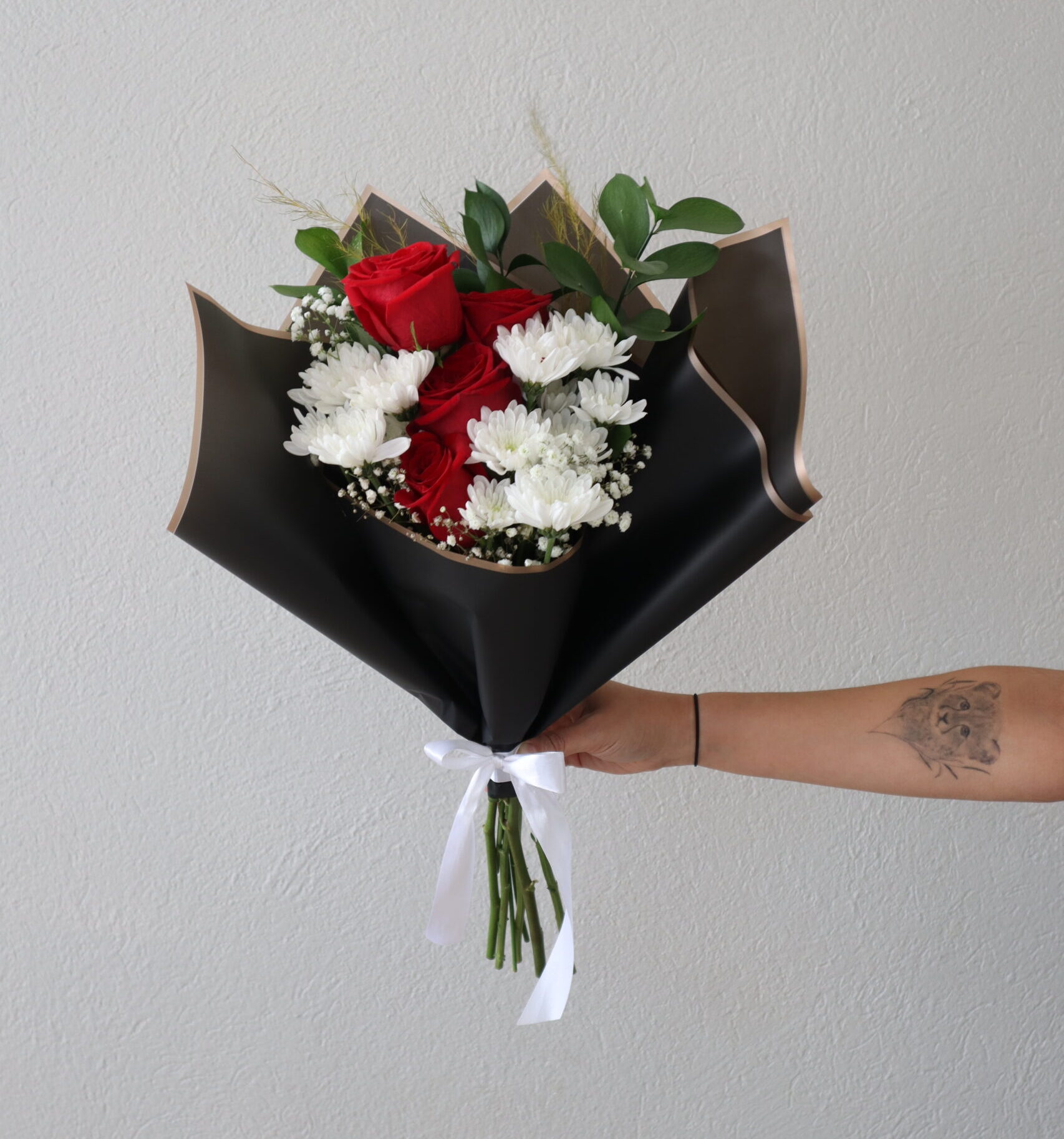 Ramo de 4 Rosas y Maule