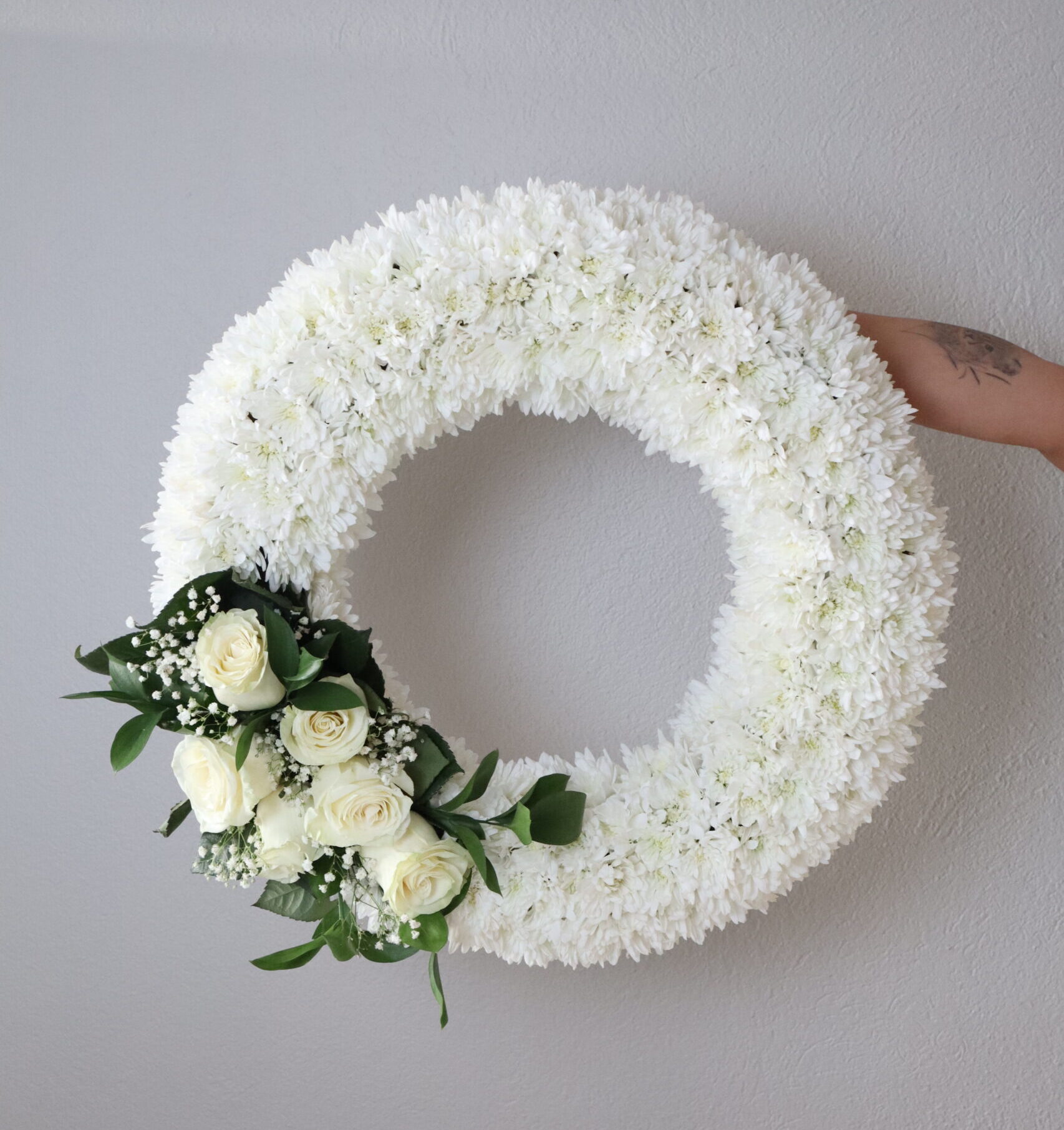 Corona de Condolencias con Rosas Blancas L - Imagen 2