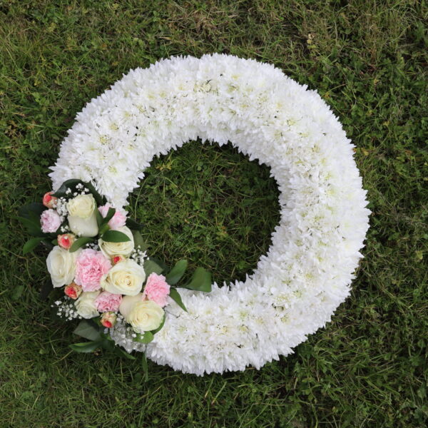 Corona de Condolencias con Rosas Blancas y Mixtas L