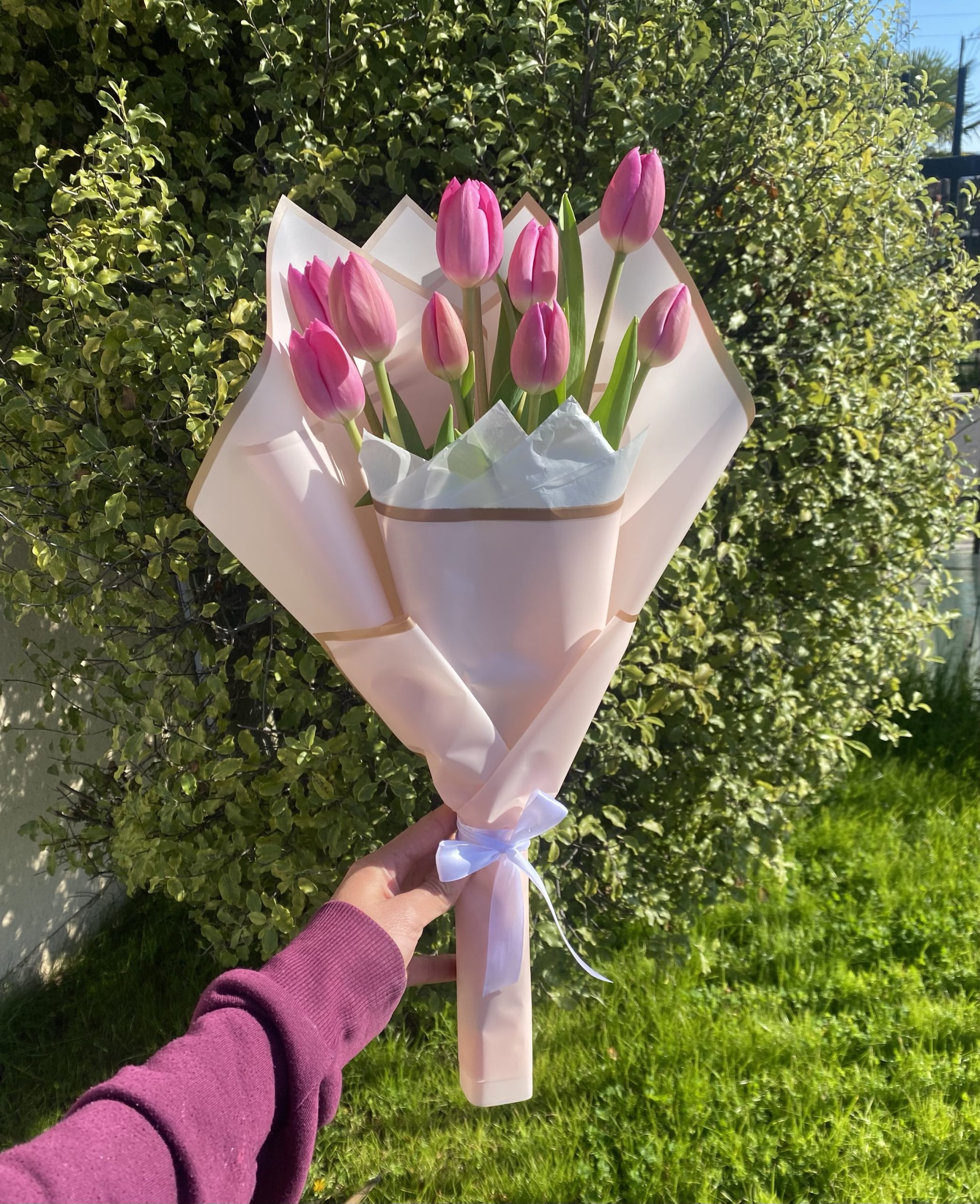 Ramo de Tulipanes Rosados Premium - Imagen 3