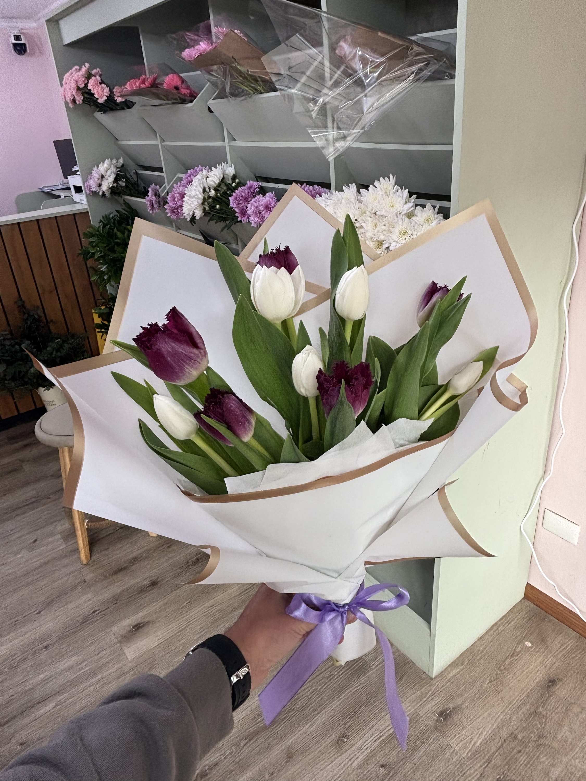 Ramo de Tulipanes Premium Lila - Blanco - Imagen 3