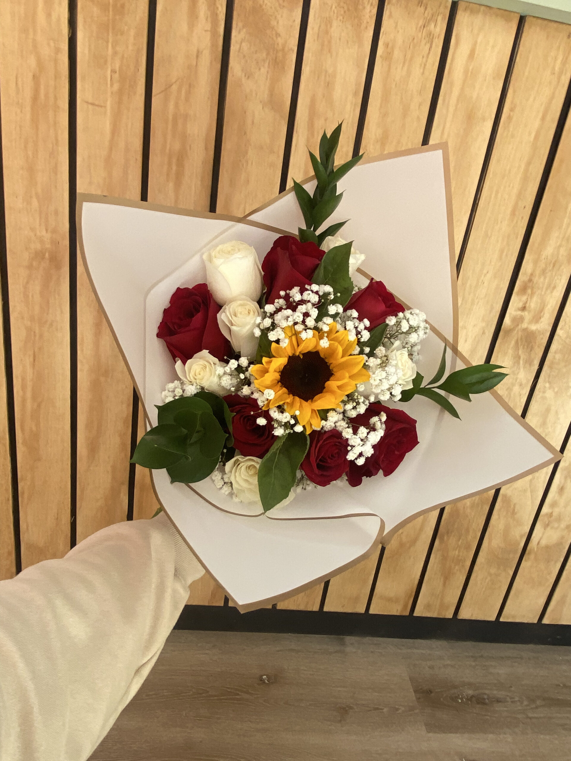 Ramo de Rosas y Girasol