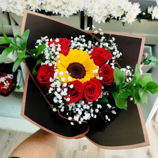 Ramo de 6 Rosas y Girasol