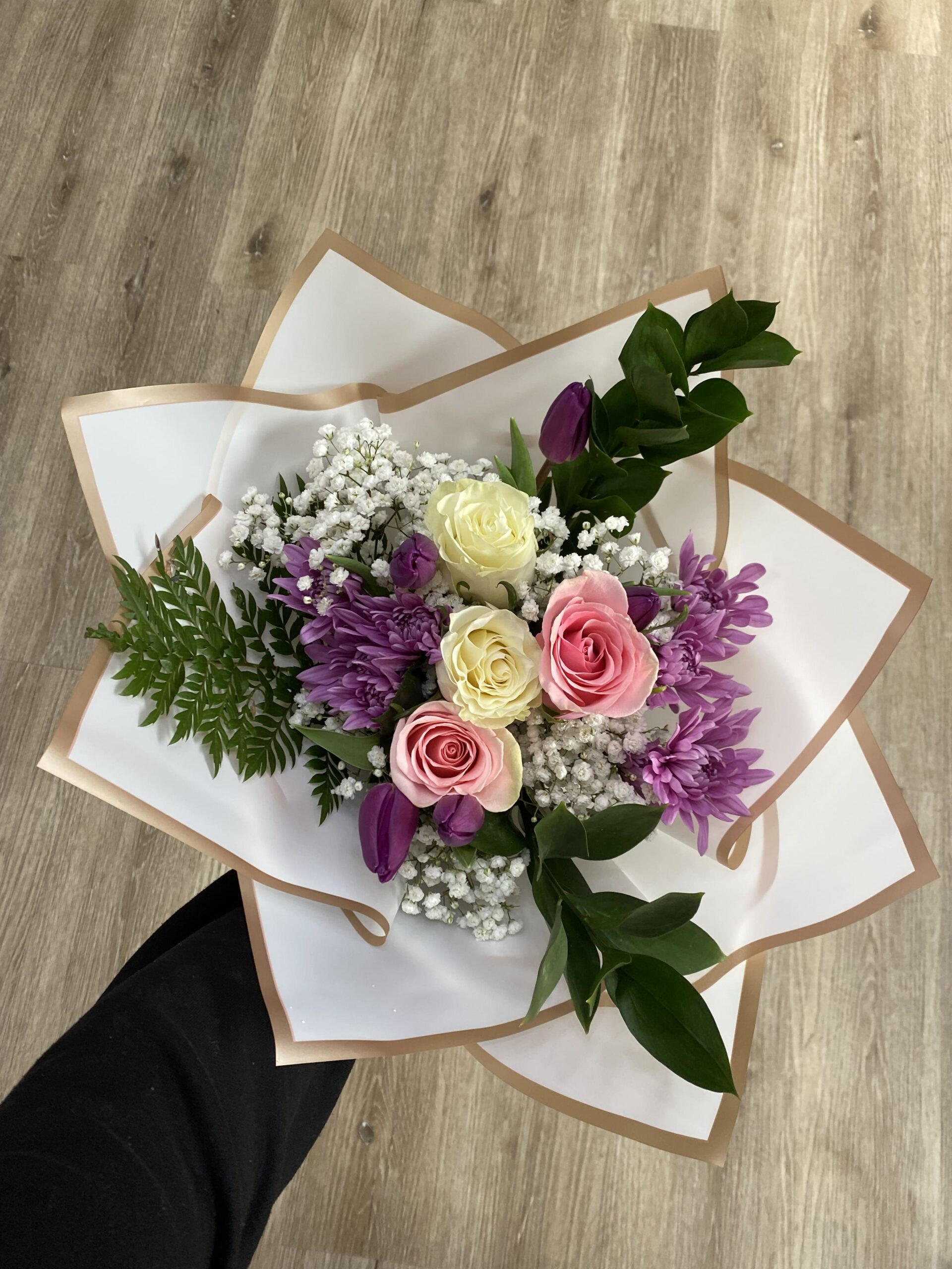 Ramo de Flores Mixtas con Tulipanes - Imagen 4