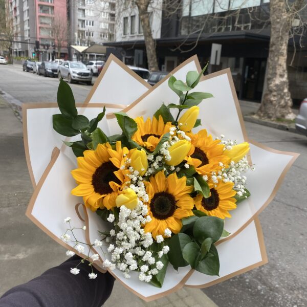 Ramo de Girasoles y Tulipanes