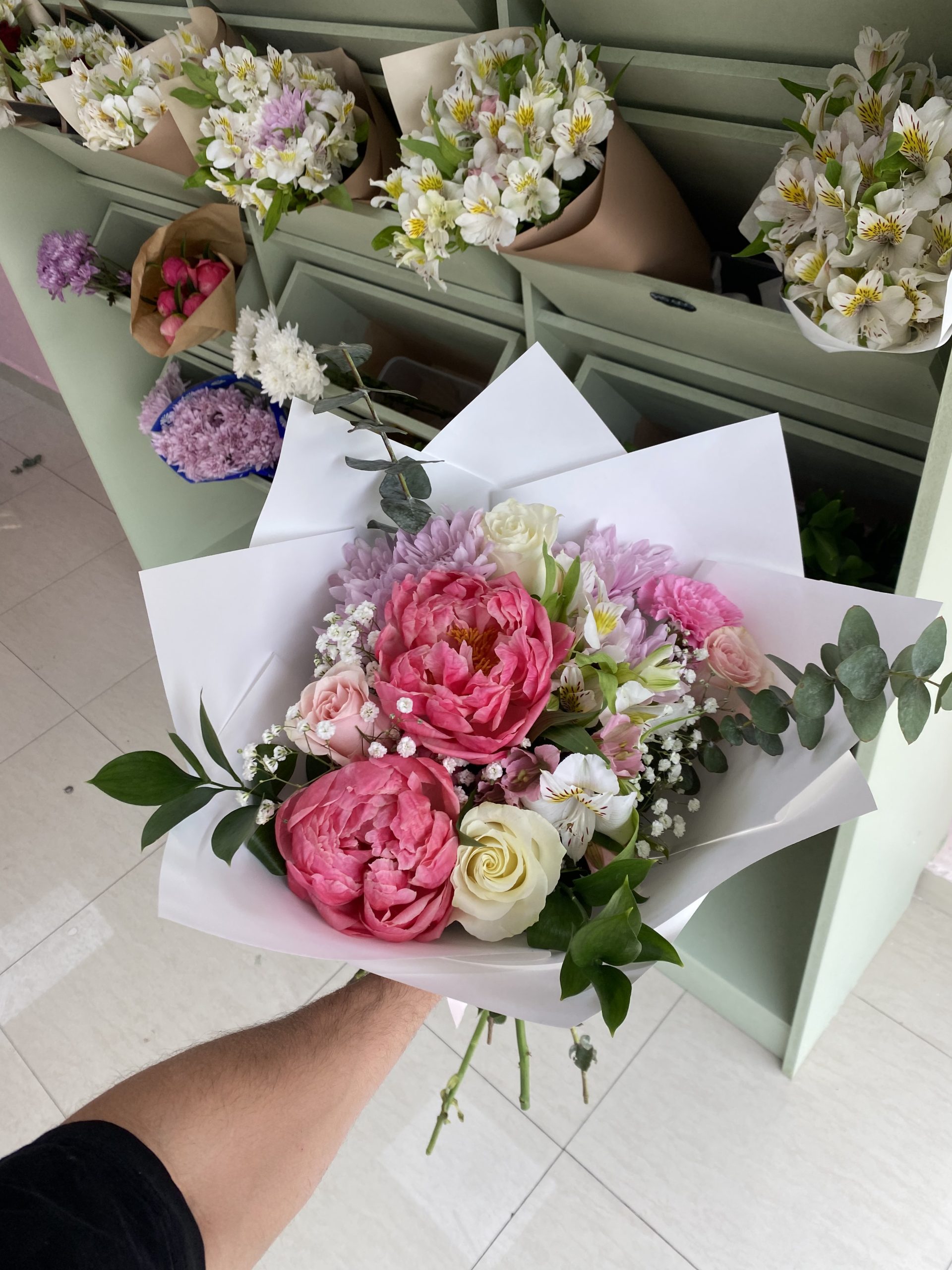 Ramo de Flores Mixtas y Peonías - Imagen 2