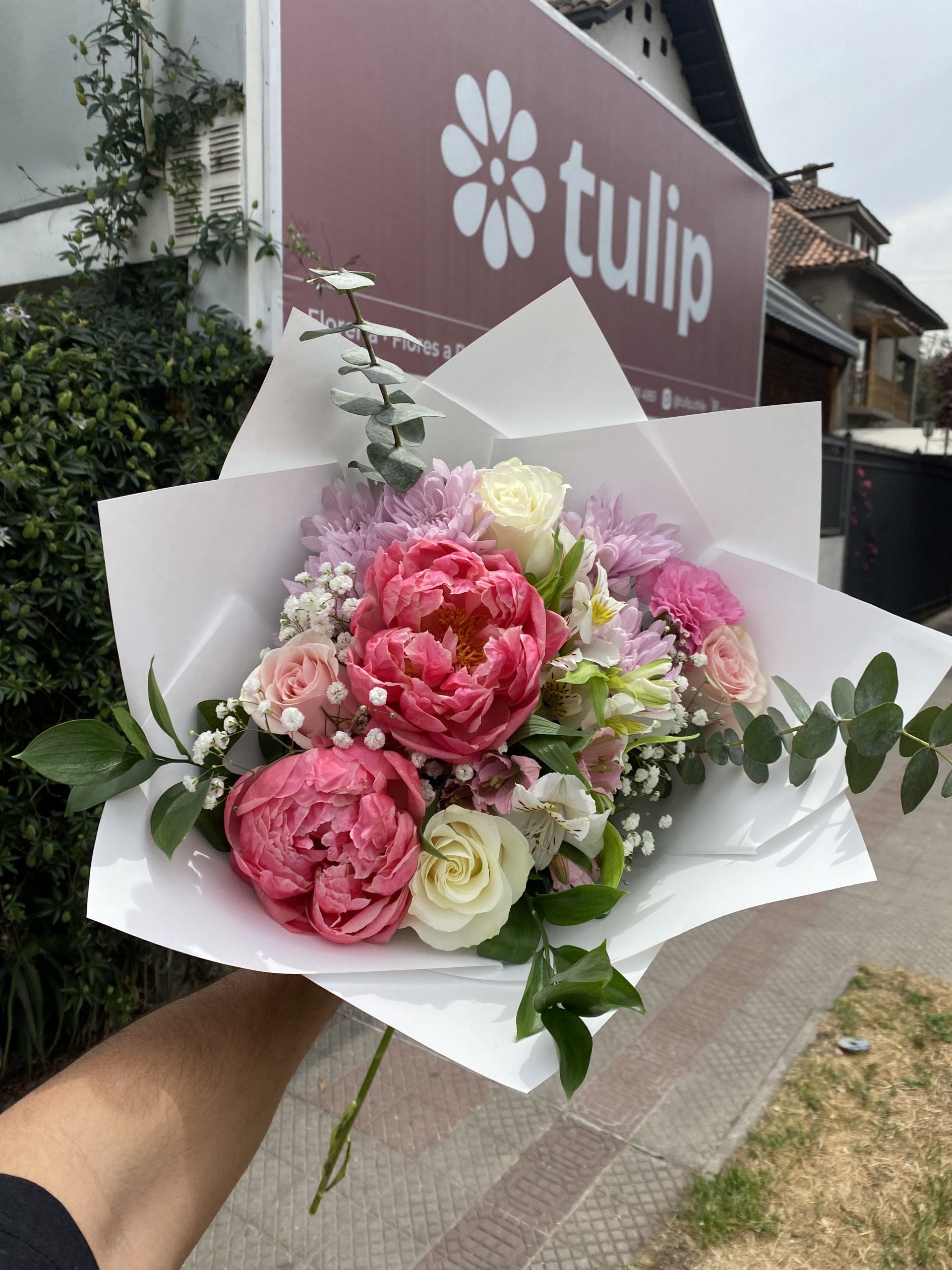 Ramo de Flores Mixtas y Peonías