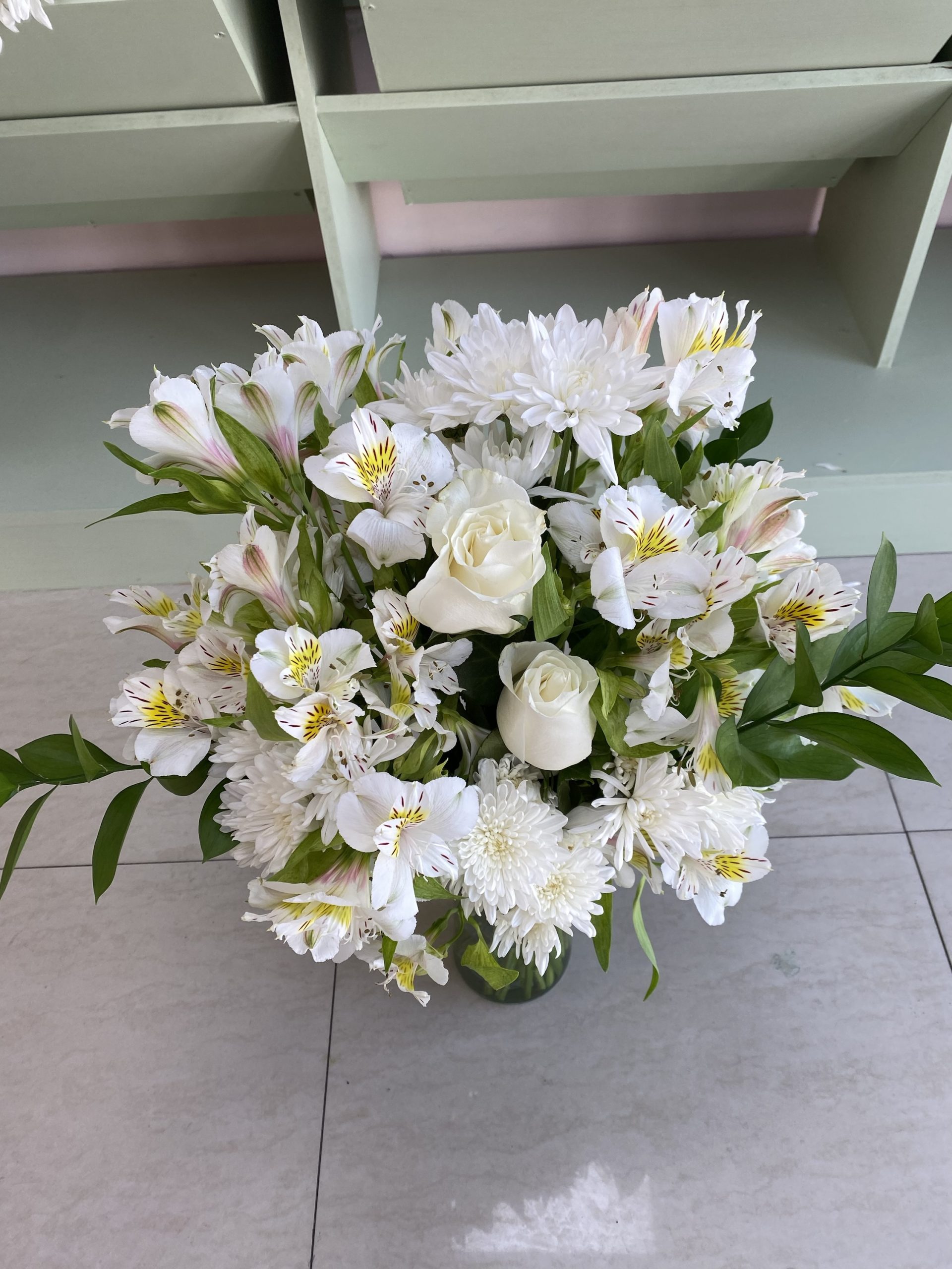 Florero Premium de Flores Blancas - Imagen 3