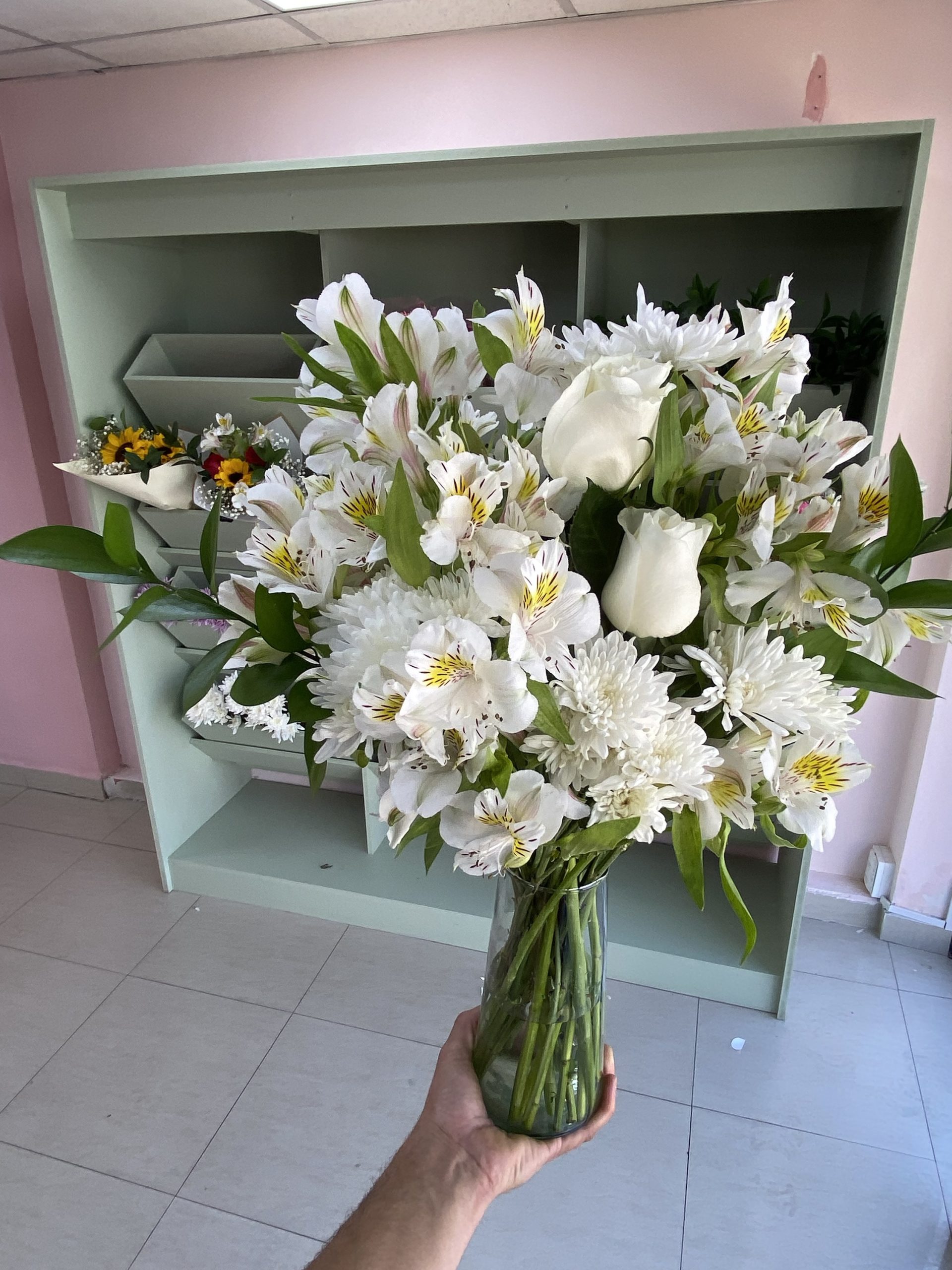 Florero Premium de Flores Blancas - Imagen 2